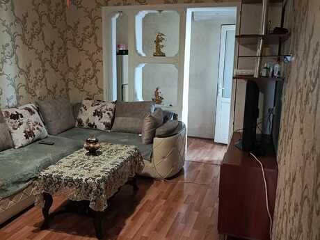 3 otaqlı köhnə tikili - 8-ci mikrorayon q. - 72 m²