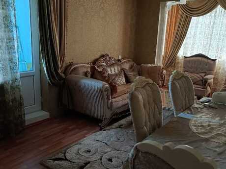 3 otaqlı köhnə tikili - 8-ci mikrorayon q. - 72 m²