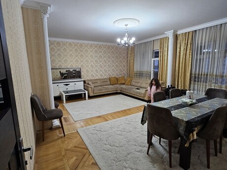 5 otaqlı köhnə tikili - Azadlıq Prospekti m. - 130 m²