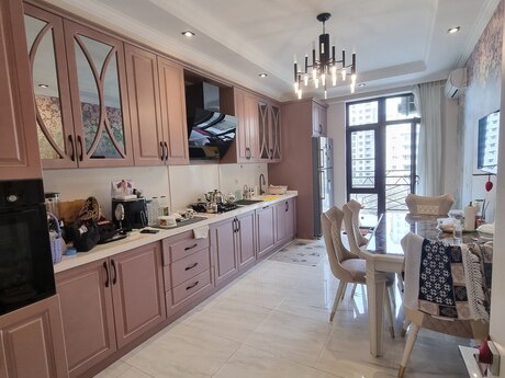 3 otaqlı yeni tikili - Nəsimi r. - 200 m²