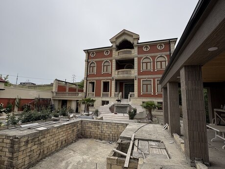 8 otaqlı həyət evi/bağ evi - Görədil q. - 900 m²