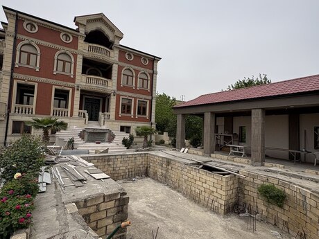 8 otaqlı həyət evi/bağ evi - Görədil q. - 900 m²