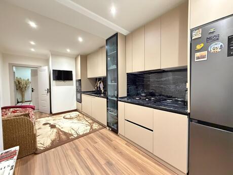 3 otaqlı köhnə tikili - Bakıxanov q. - 80 m²