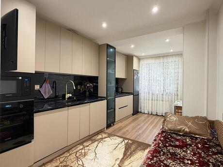 3 otaqlı köhnə tikili - Bakıxanov q. - 80 m²