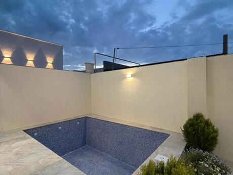 4 otaqlı həyət evi/bağ evi - Şüvəlan q. - 130 m²