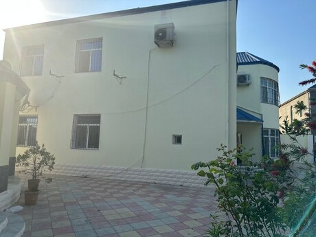 9 otaqlı həyət evi/bağ evi - Mərdəkan q. - 330 m²