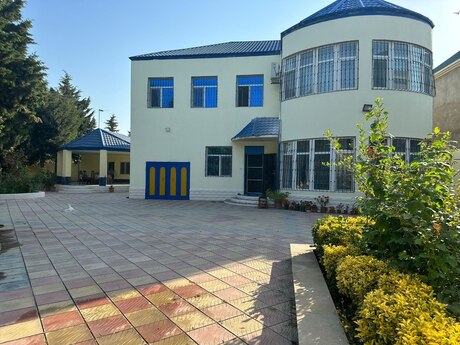9 otaqlı həyət evi/bağ evi - Mərdəkan q. - 330 m²