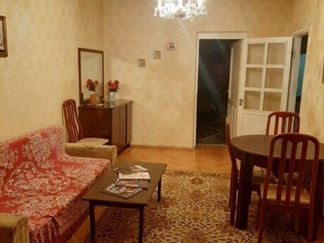 2 otaqlı köhnə tikili - İnşaatçılar m. - 50 m²