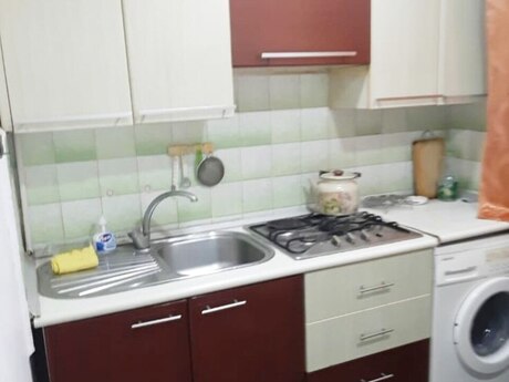 2 otaqlı köhnə tikili - İnşaatçılar m. - 50 m²