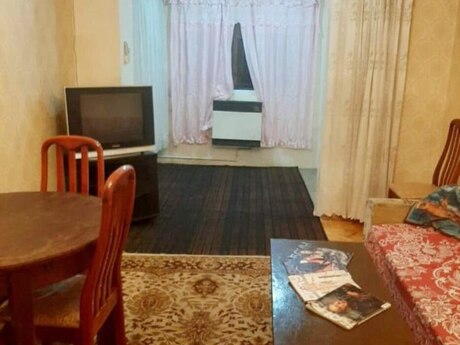2 otaqlı köhnə tikili - İnşaatçılar m. - 50 m²