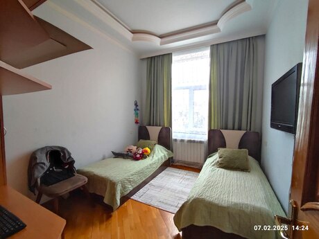 3 otaqlı köhnə tikili - Elmlər Akademiyası m. - 80 m²