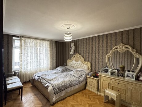3 otaqlı köhnə tikili - Elmlər Akademiyası m. - 65 m²