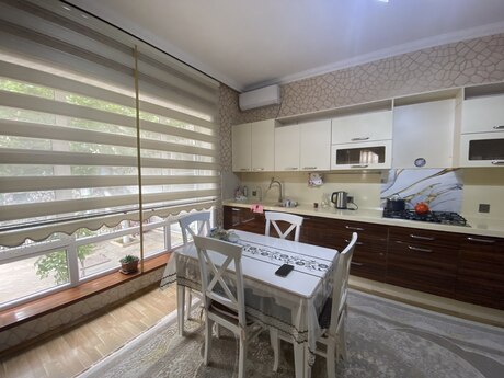 5 otaqlı həyət evi/bağ evi - NZS q. - 210 m²