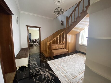 5 otaqlı həyət evi/bağ evi - NZS q. - 210 m²