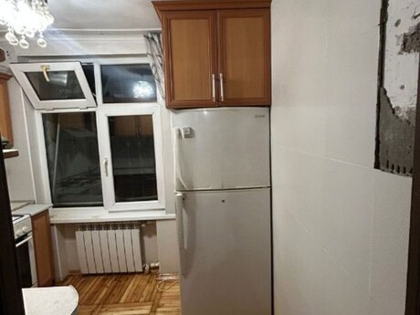 2 otaqlı köhnə tikili - Elmlər Akademiyası m. - 48 m²