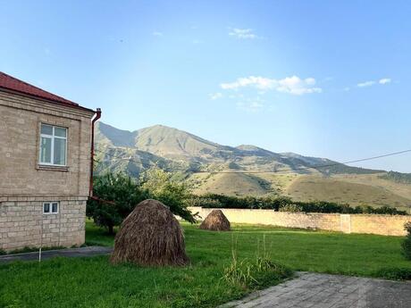 4 otaqlı həyət evi/bağ evi - Qusar - 200 m²