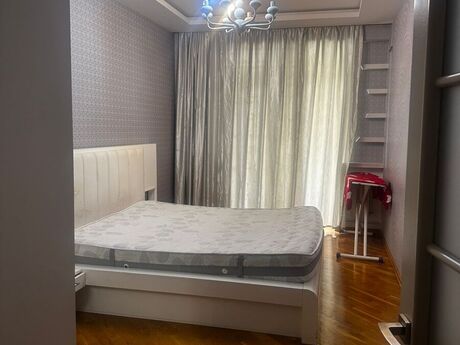 3 otaqlı yeni tikili - 8 Noyabr m. - 120 m²