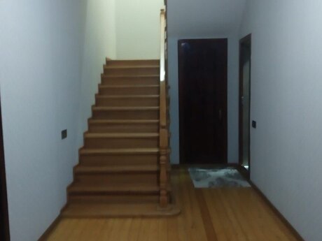 5 otaqlı həyət evi/bağ evi - Bakıxanov q. - 200 m²