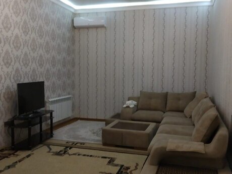 5 otaqlı həyət evi/bağ evi - Bakıxanov q. - 200 m²