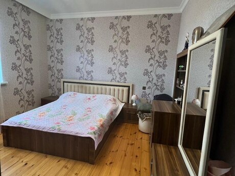 5 otaqlı həyət evi/bağ evi - Bakıxanov q. - 200 m²