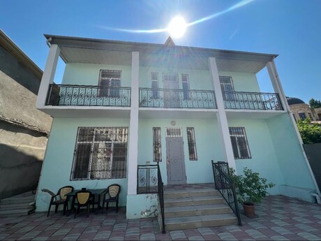 5 otaqlı həyət evi/bağ evi - Bakıxanov q. - 200 m²