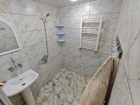 2 otaqlı köhnə tikili - Memar Əcəmi m. - 50 m²
