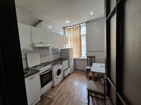 2 otaqlı köhnə tikili - Yasamal q. - 65 m²