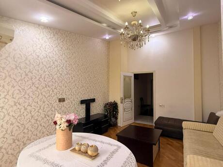 2 otaqlı həyət evi/bağ evi - Əhmədli m. - 79 m²