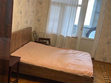 3 otaqlı köhnə tikili - 8 Noyabr m. - 80 m²