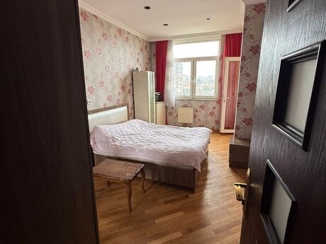 3 otaqlı yeni tikili - 8 Noyabr m. - 120 m²