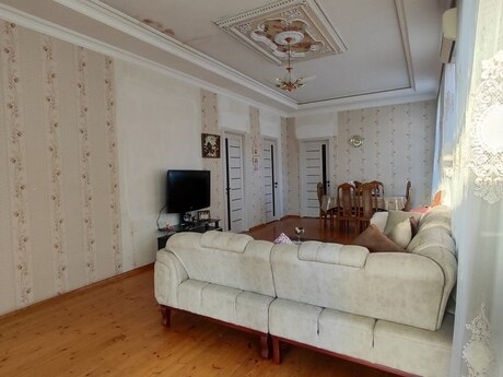 8 otaqlı həyət evi/bağ evi - Həzi Aslanov q. - 250 m²