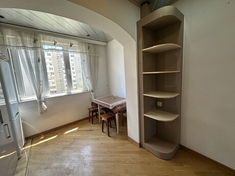 2 otaqlı köhnə tikili - Azadlıq Prospekti m. - 90 m²