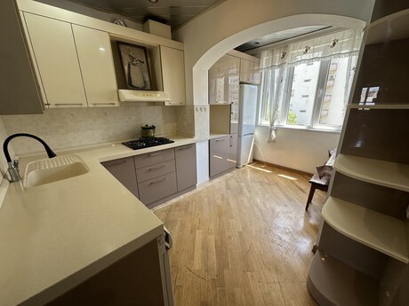 2 otaqlı köhnə tikili - Azadlıq Prospekti m. - 90 m²