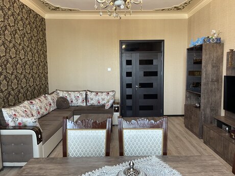 3 otaqlı köhnə tikili - Bakıxanov q. - 73 m²