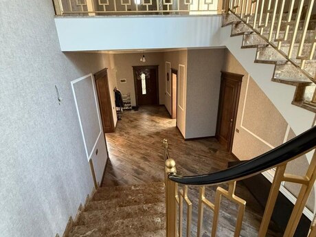 5 otaqlı həyət evi/bağ evi - Novxanı q. - 200 m²