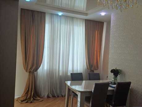 Elan №6137852 - Bakı, 28 May m., 2 otaqlı, 130 m², 3/18 mərtəbə