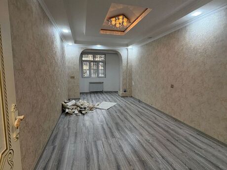 3 otaqlı köhnə tikili - Bakıxanov q. - 85 m²