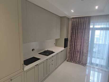Elan №6137890 - Bakı, Bakmil m., 4 otaqlı, 130 m², 15/18 mərtəbə