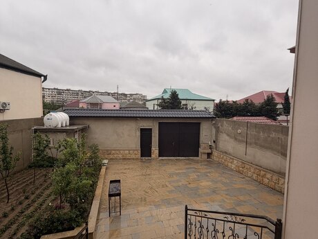 6 otaqlı həyət evi/bağ evi - Suraxanı r. - 400 m²
