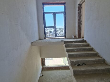 Obyekt - Ağ şəhər q. - 125 m²