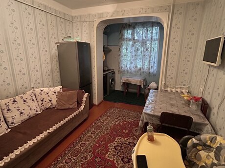 2 otaqlı köhnə tikili - Massiv D q. - 60 m²