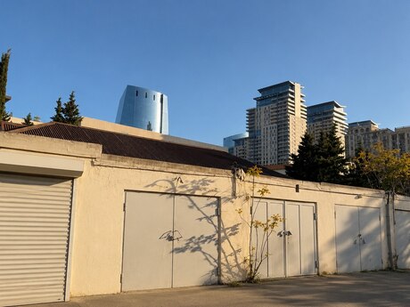Qaraj - Şah İsmayıl Xətai m. - 18 m²
