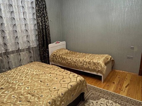 7 otaqlı həyət evi/bağ evi - Qaraçuxur q. - 180 m²