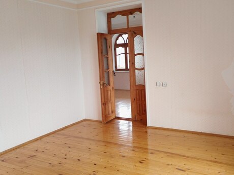 8 otaqlı həyət evi/bağ evi - Mərdəkan q. - 300 m²