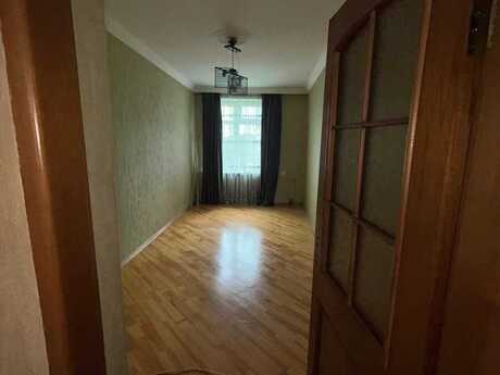 2 otaqlı köhnə tikili - İnşaatçılar m. - 50 m²