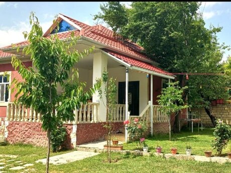 3 otaqlı həyət evi/bağ evi - Qəbələ - 200 m²