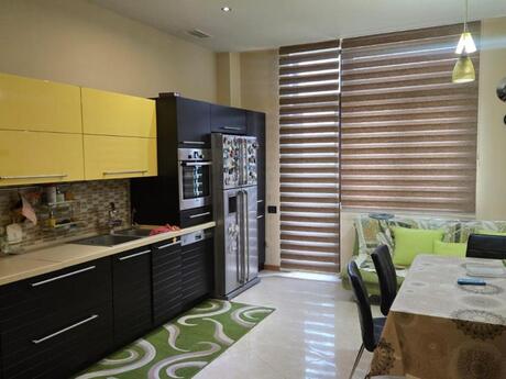 Elan №6138162 - Bakı, Sahil m., 3 otaqlı, 174 m², 10/18 mərtəbə