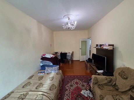 2 otaqlı köhnə tikili - Azadlıq Prospekti m. - 65 m²