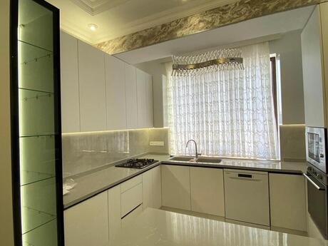 3 otaqlı yeni tikili - 28 May m. - 131.5 m²