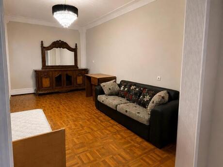 4 otaqlı köhnə tikili - İnşaatçılar m. - 100 m²